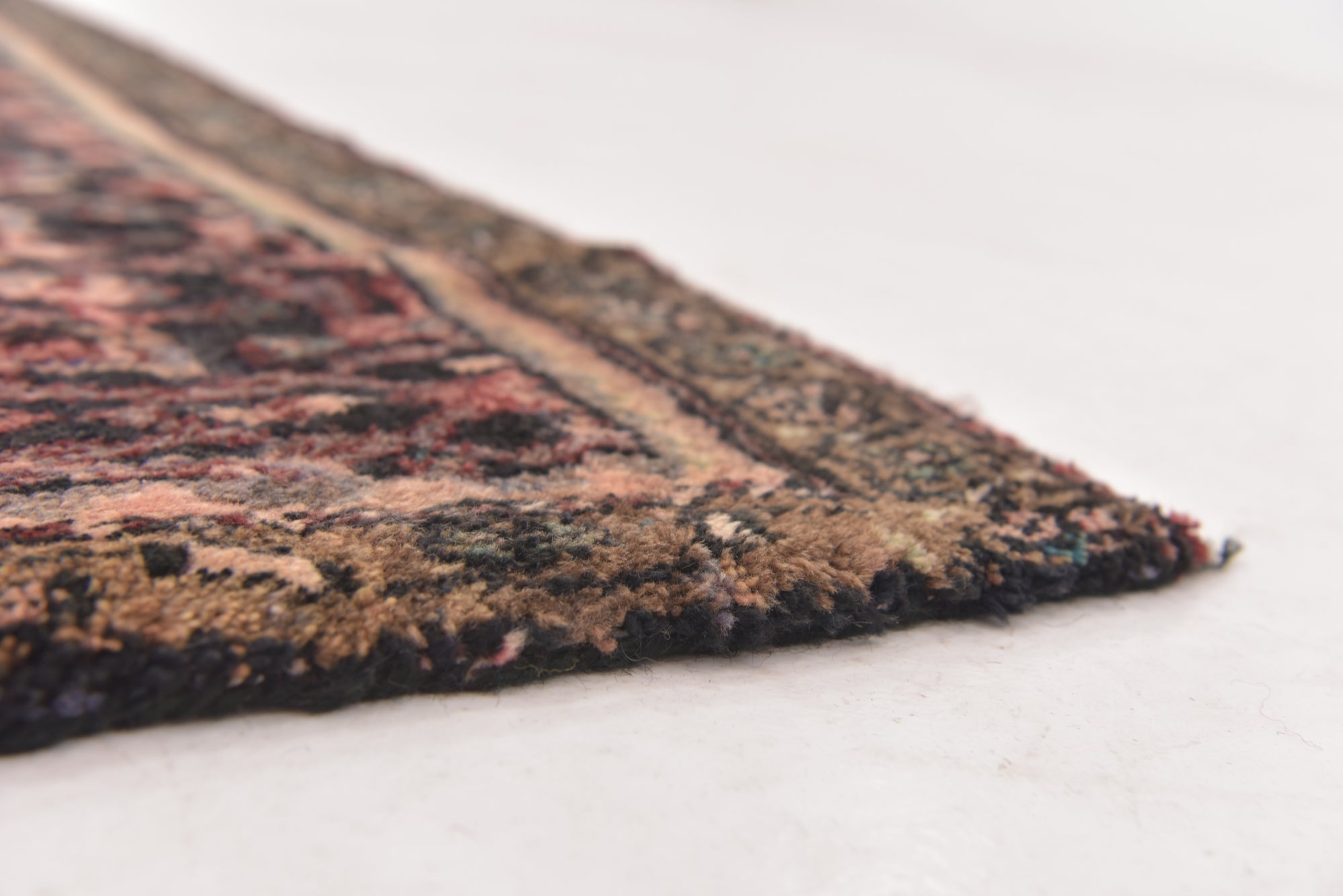 4' 10 x 7' 5 Hand Knotted Hossainabad Persian Wool Rug