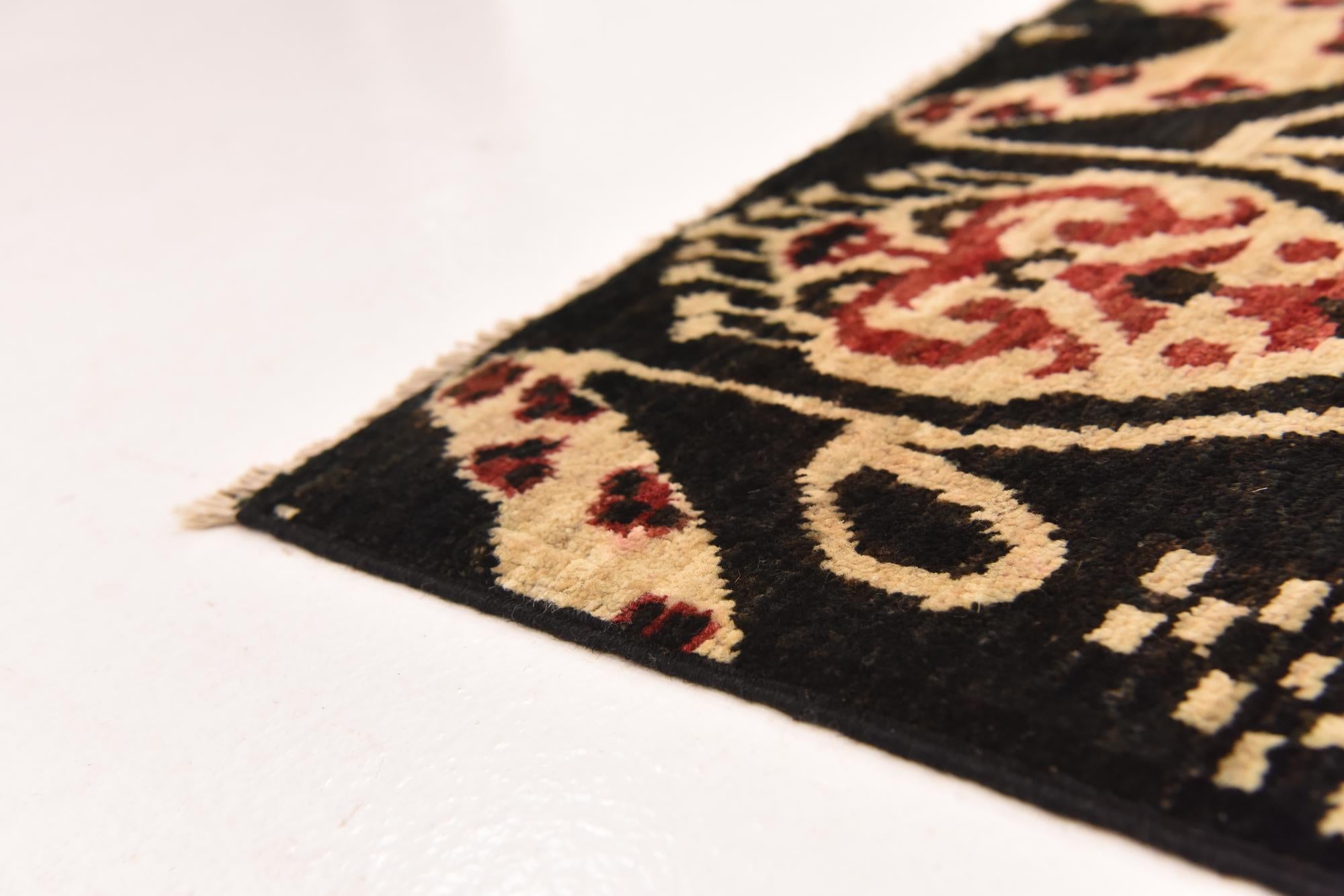 6' 2 x 9' 8 Hand Knotted Ikat Rug