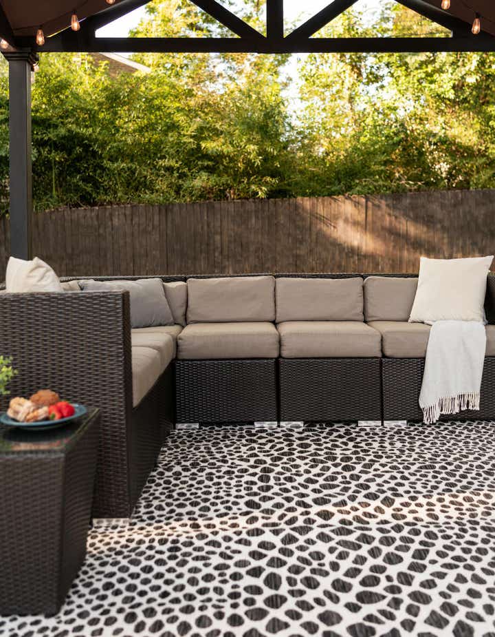 2' x 3' Easy-Clean Jill Zarin Cape Town Indoor / Outdoor Rug