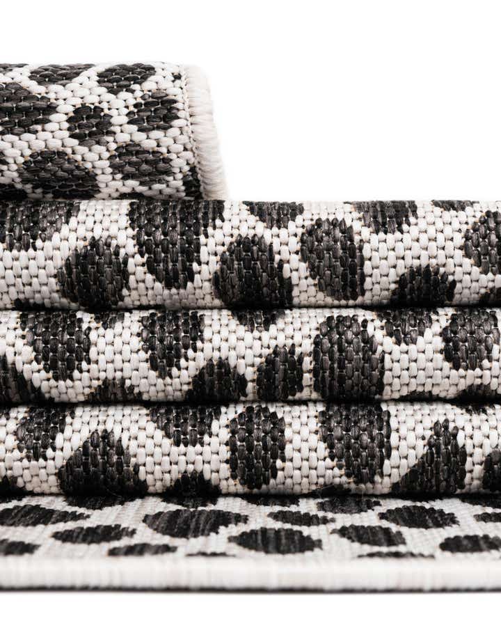 2' x 3' Easy-Clean Jill Zarin Cape Town Indoor / Outdoor Rug