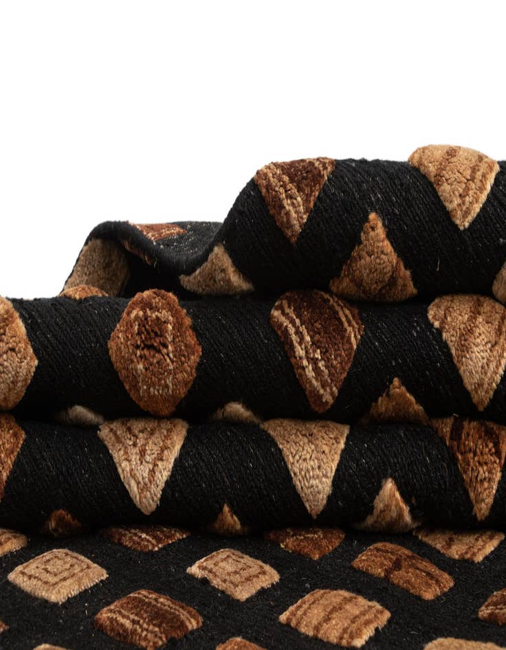 Detail image of 5' 5 x 8' 1 Juma Wool Rug