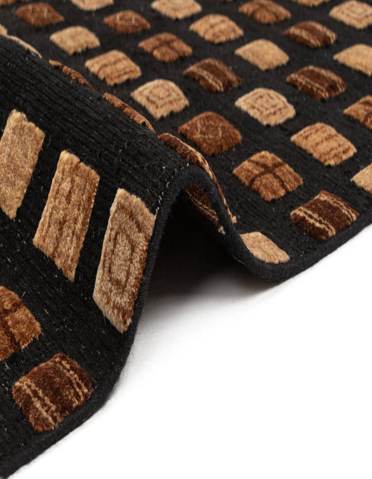 Detail image of 5' 5 x 8' 1 Juma Wool Rug