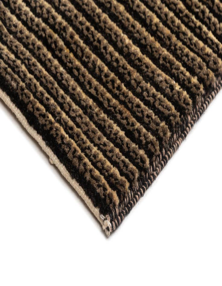 Detail image of 5' 7 x 7' 10 Juma Wool Rug