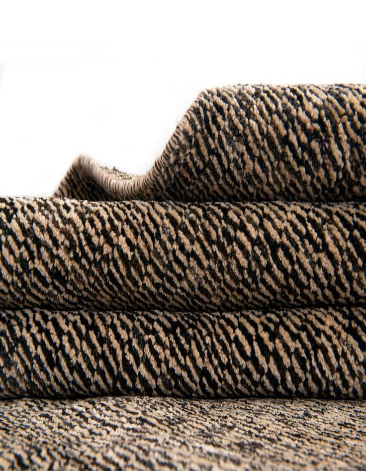 Detail image of 5' 10 x 8' 10 Juma Wool Rug