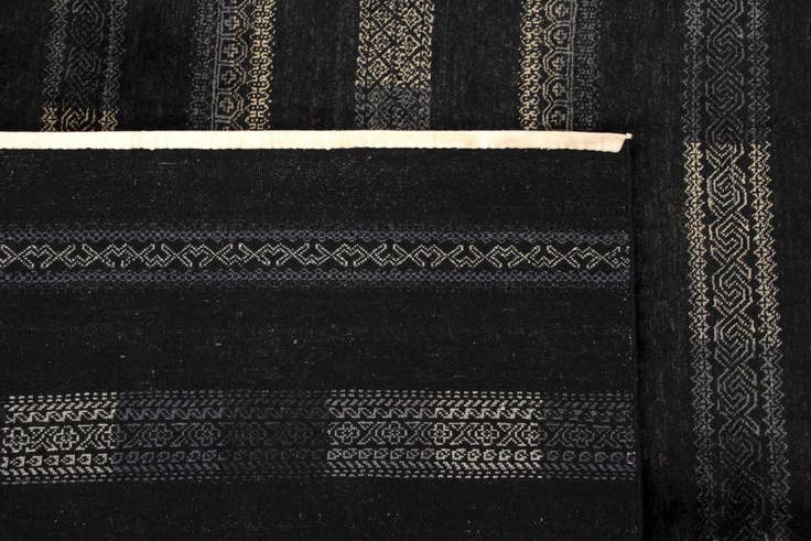 Detail image of 8' 2 x 9' 8 Juma Rug