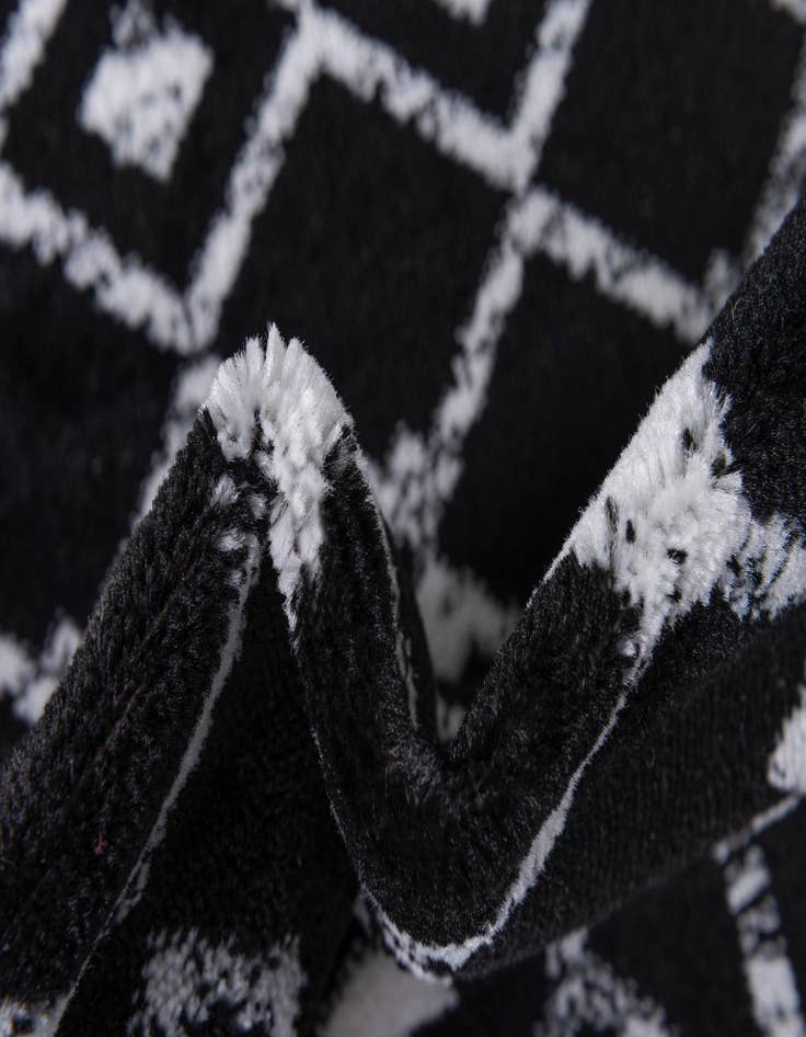 Detail image of 10' x 13' Kasbah Trellis Rug