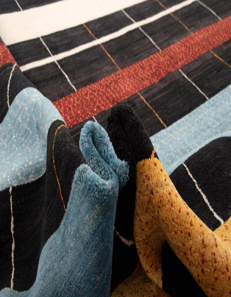 Detail image of 6' 5 x 9' 8 Kashkuli Wool Rug