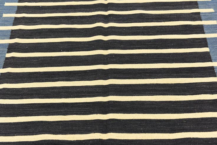 Detail image of 5' x 6' 6 Hand Woven Kilim Modern Wool Rug