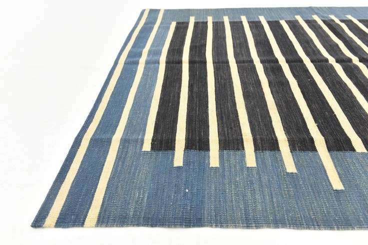 Detail image of 5' x 6' 6 Hand Woven Kilim Modern Wool Rug