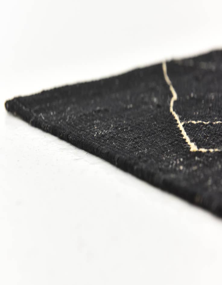 Detail image of 5' 4 x 6' 4  Hand Woven Kilim Modern Wool Rug