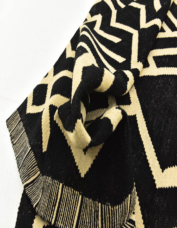 Detail image of 5' 8 x 7' 8  Hand Woven Kilim Modern Wool Rug