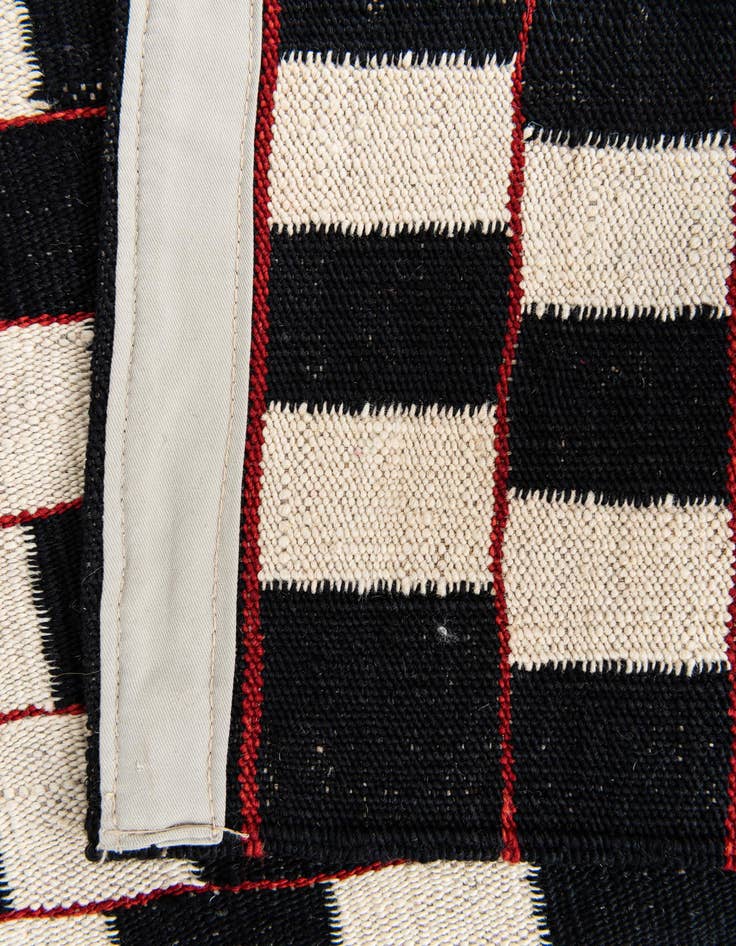 Detail image of 5' 9 x 7' 9  Hand Woven Kilim Modern Wool Rug