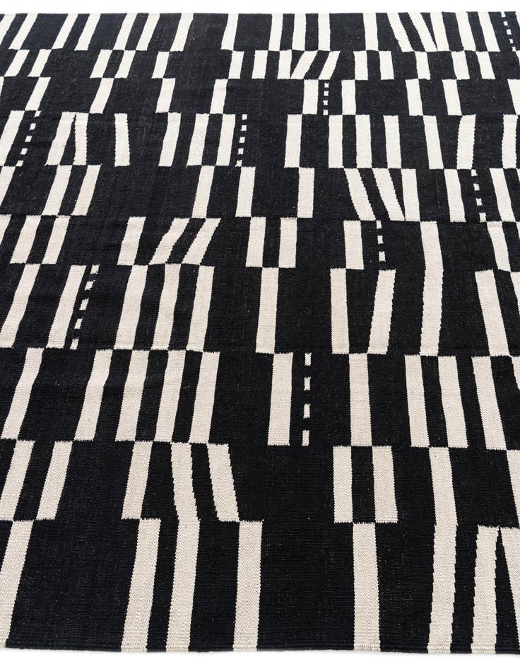 Detail image of 6' 10 x 9' 8  Hand Woven Kilim Modern Wool Rug