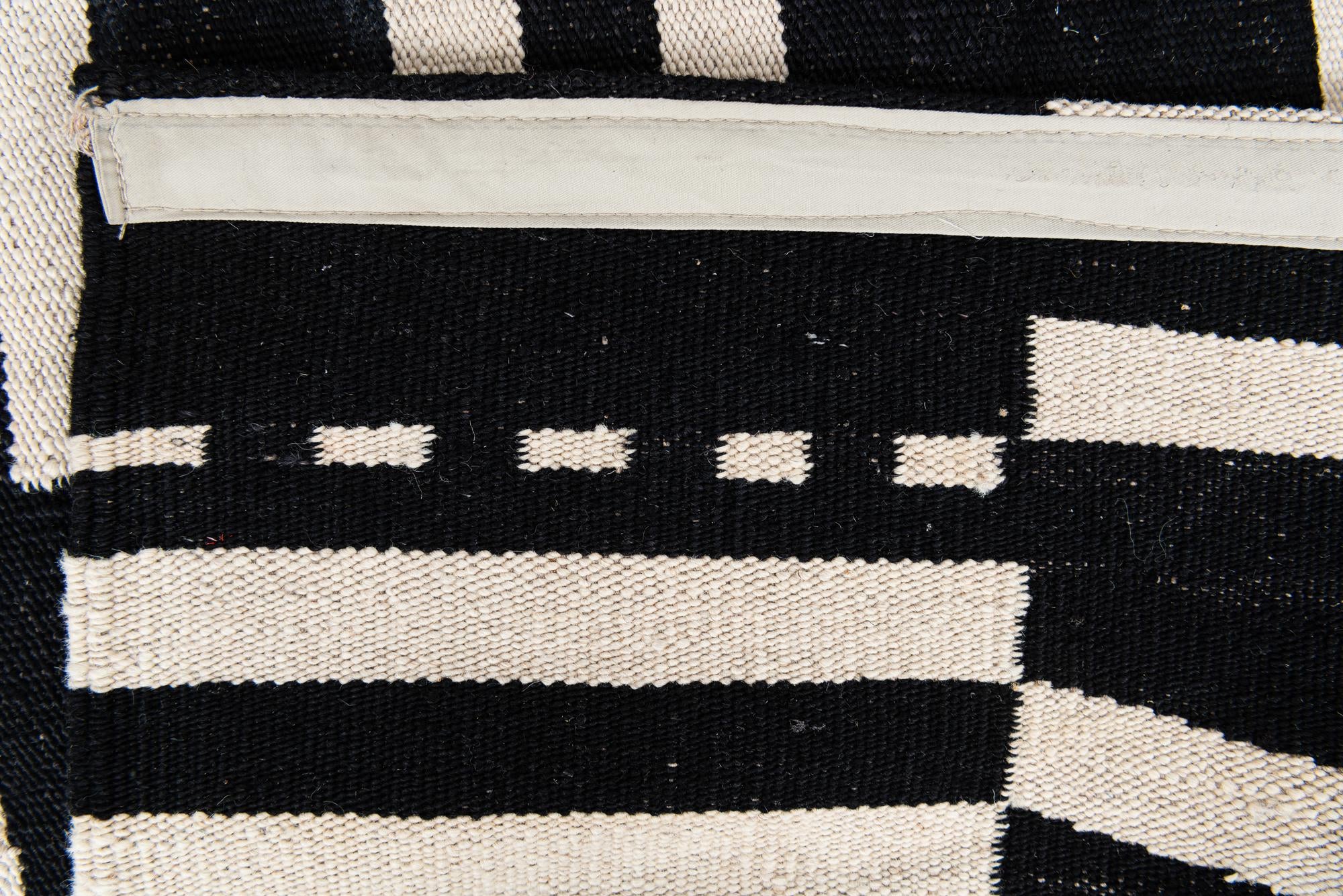 6' 10 x 9' 8 Hand Woven Kilim Modern Wool Rug