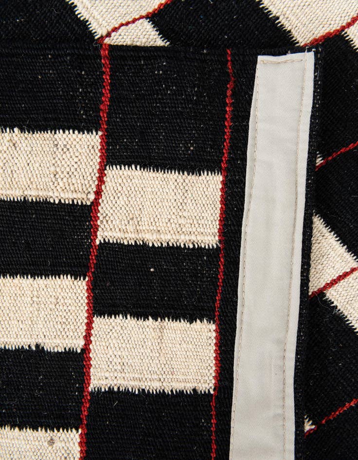 Detail image of 5' 7 x 8'  Hand Woven Kilim Modern Wool Rug