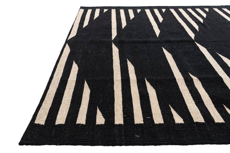 Detail image of 4' 1 x 5' 7 Hand Woven Kilim Modern Wool Rug