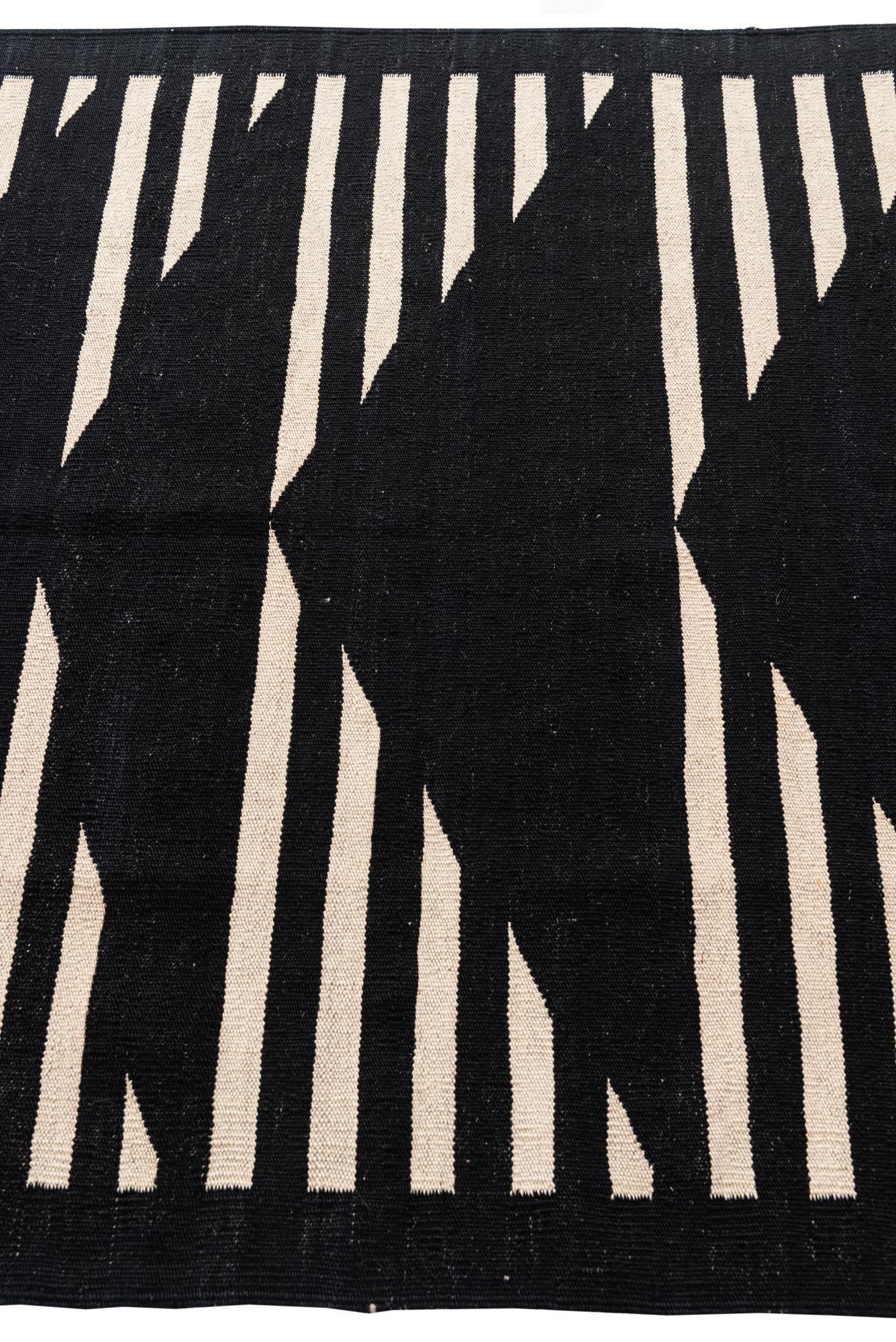 4' 1 x 5' 7 Hand Woven Kilim Modern Wool Rug