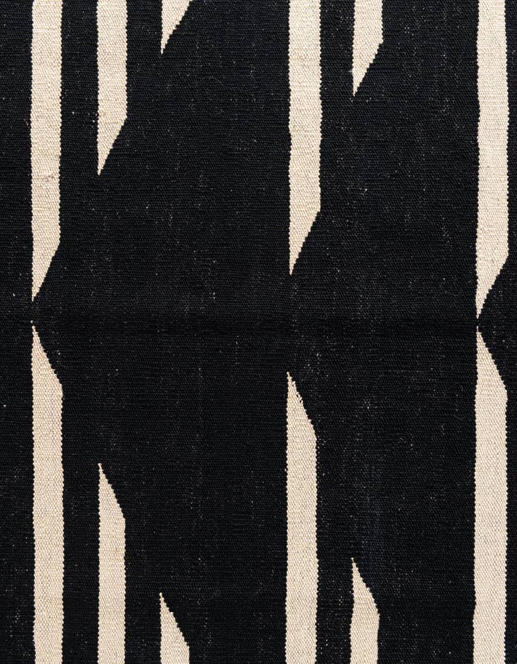 Detail image of 4' 1 x 5' 7  Hand Woven Kilim Modern Wool Rug