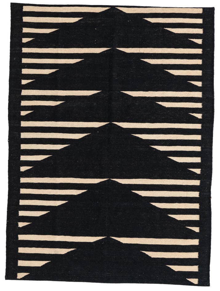 Detail image of 4' 1 x 5' 7 Hand Woven Kilim Modern Wool Rug