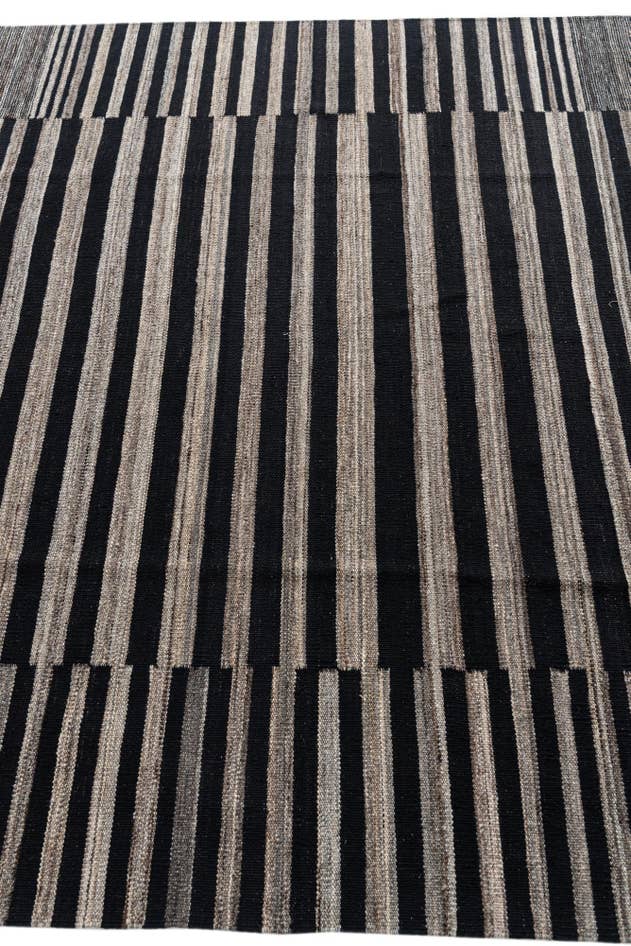 Detail image of 5' 10 x 7' 8 Hand Woven Kilim Modern Wool Rug