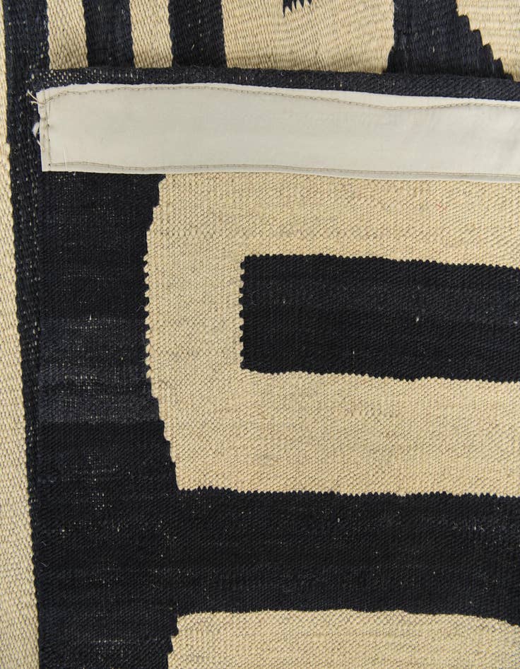 Detail image of 6' 6 x 9' 8  Hand Woven Kilim Modern Wool Rug