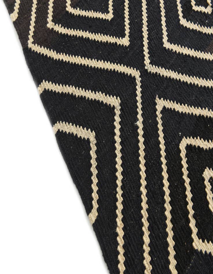Detail image of 7' x 10'  Hand Woven Kilim Modern Wool Rug