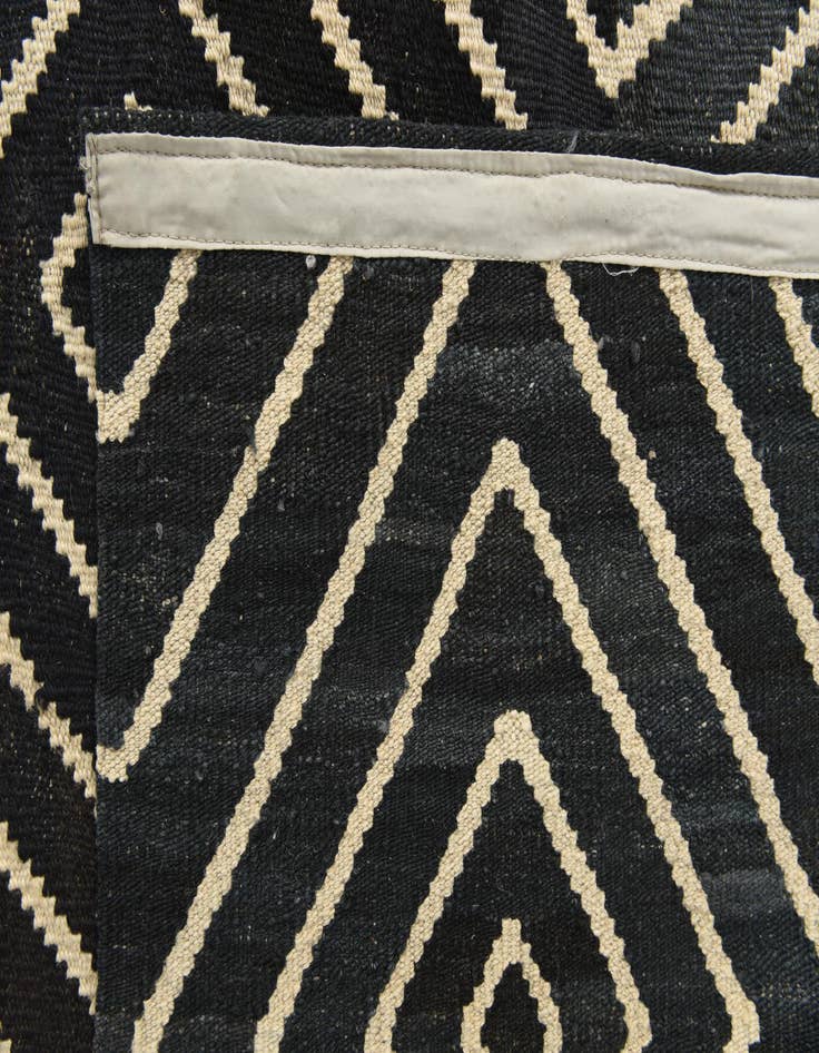 Detail image of 7' x 10'  Hand Woven Kilim Modern Wool Rug