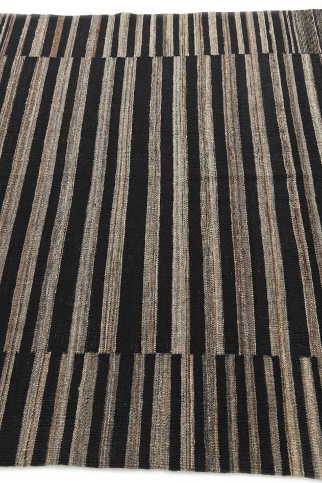 Detail image of 5' 2 x 6' 3 Hand Woven Kilim Modern Wool Rug