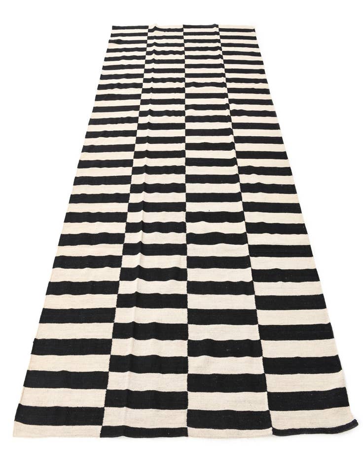 Detail image of 6' 6 x 9' 10  Hand Woven Kilim Modern Wool Rug