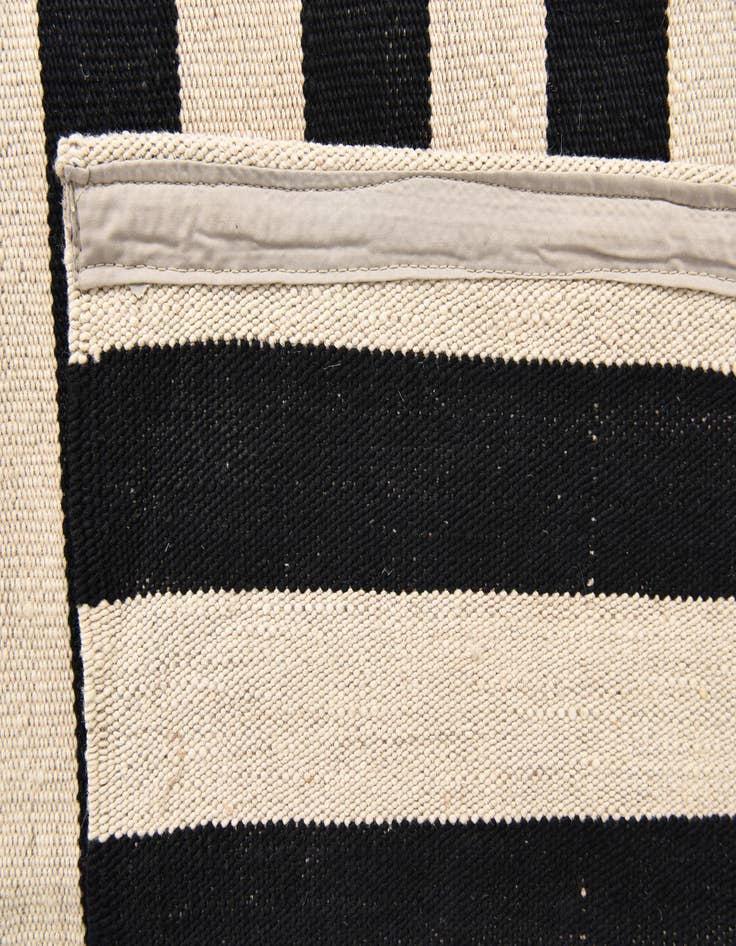 Detail image of 6' 6 x 9' 10  Hand Woven Kilim Modern Wool Rug