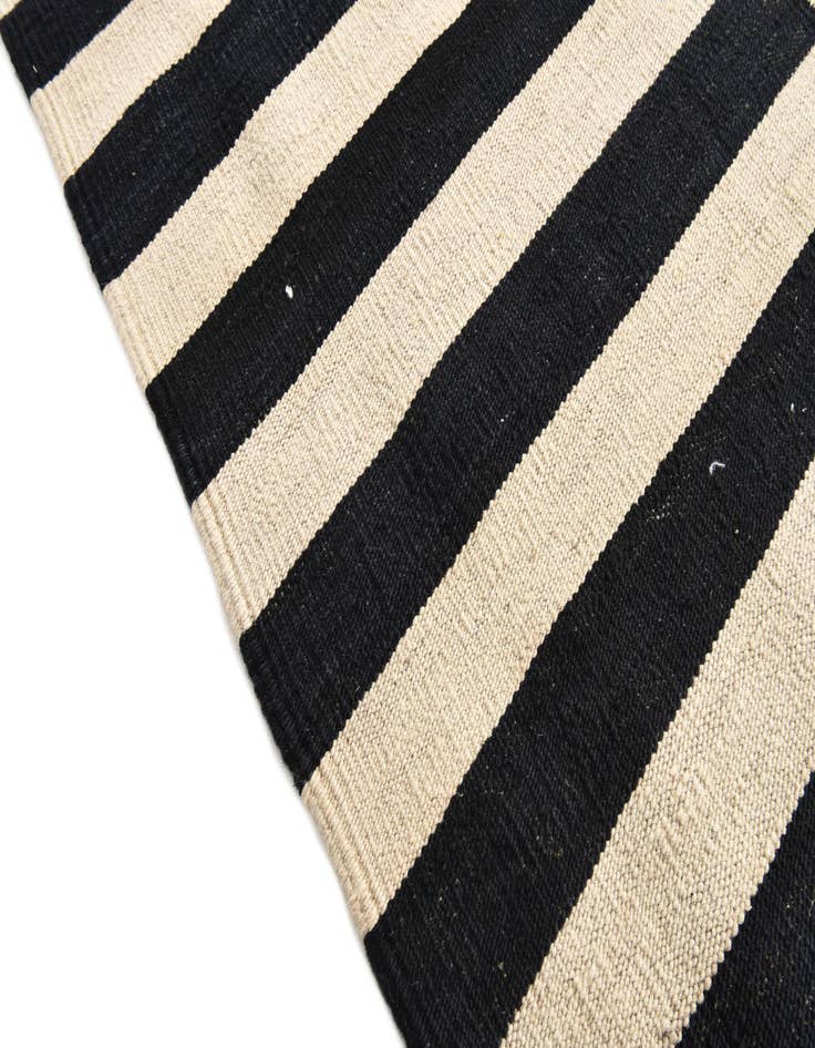 Detail image of 6' 8 x 9' 10  Hand Woven Kilim Modern Wool Rug