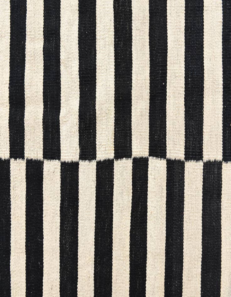 Detail image of 6' 8 x 9' 10  Hand Woven Kilim Modern Wool Rug