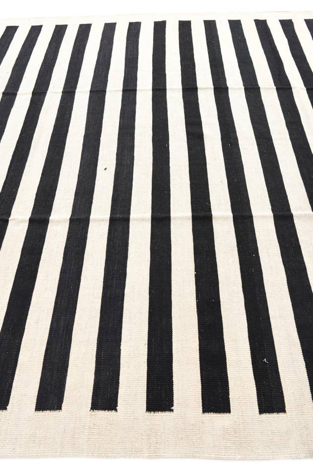 Detail image of 8' 3 x 9' 8 Hand Woven Kilim Modern Wool Rug