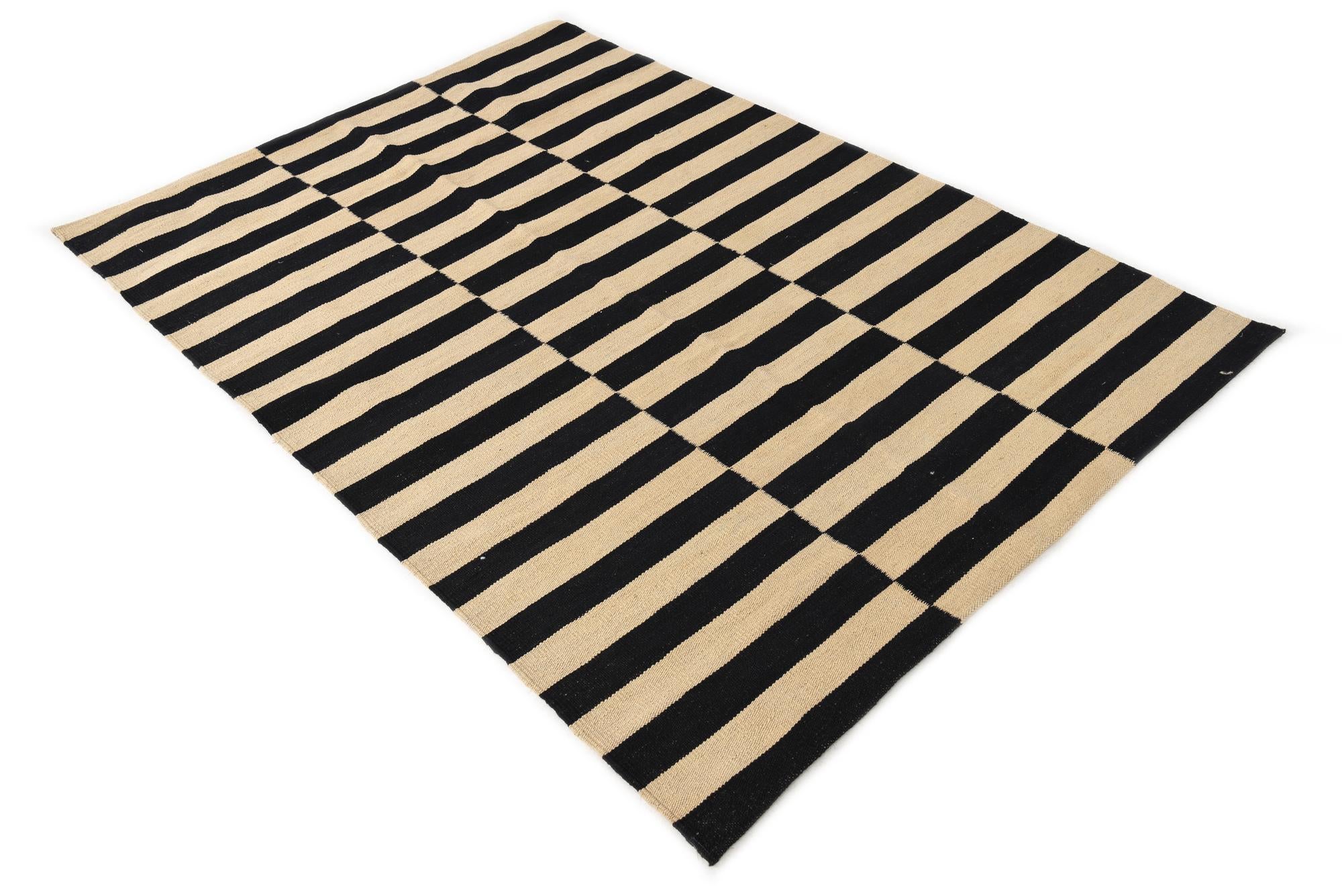 4' 1 x 6' Hand Woven Kilim Modern Wool Rug