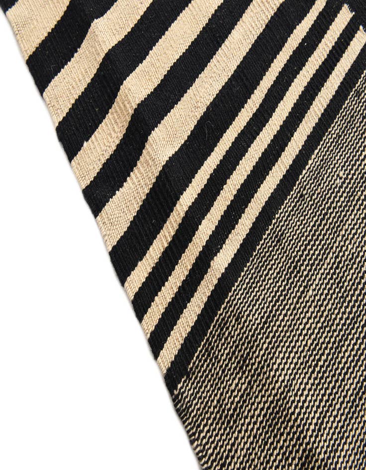 Detail image of 6' x 7' 7  Hand Woven Kilim Modern Wool Rug