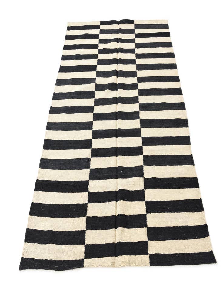 Detail image of 4' 4 x 5' 10  Hand Woven Kilim Modern Wool Rug