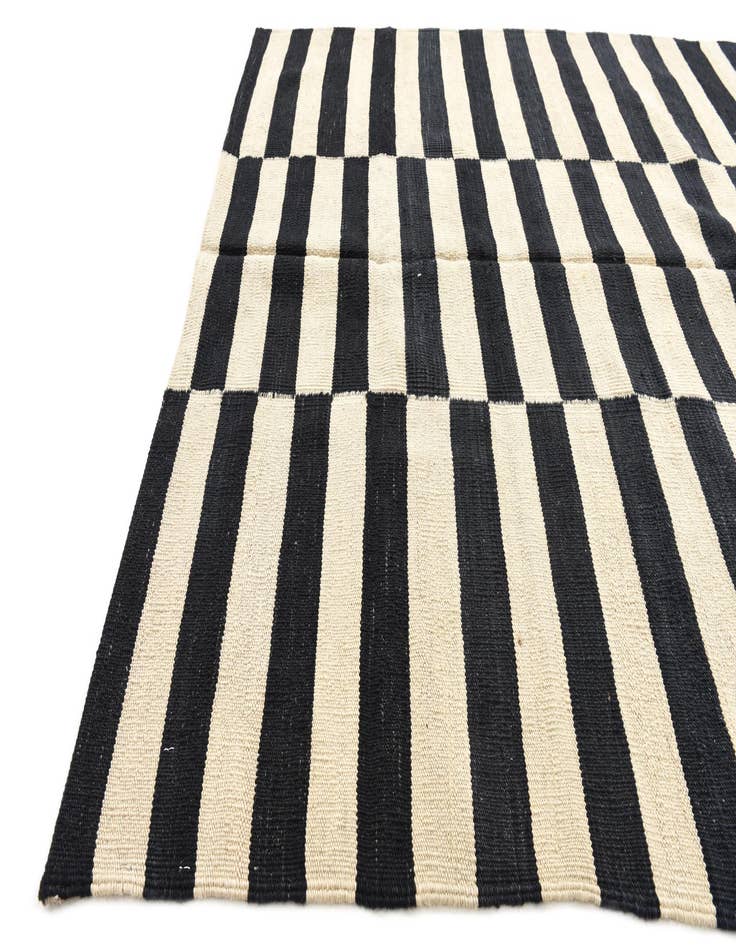 Detail image of 4' 4 x 5' 10  Hand Woven Kilim Modern Wool Rug