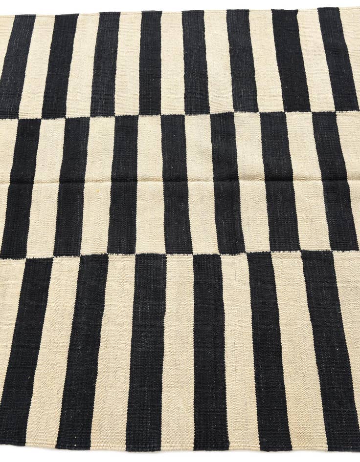 Detail image of 4' 4 x 5' 10  Hand Woven Kilim Modern Wool Rug