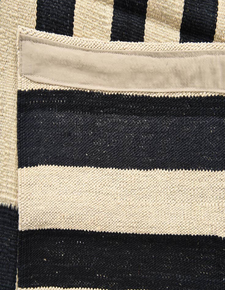 Detail image of 4' 4 x 5' 10  Hand Woven Kilim Modern Wool Rug