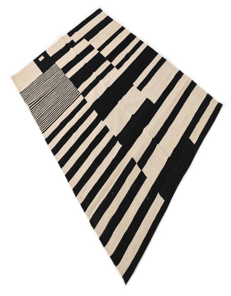 Detail image of 4' 10 x 6' 9  Hand Woven Kilim Modern Wool Rug