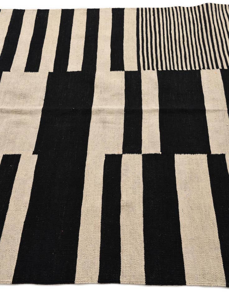 Detail image of 4' 10 x 6' 9  Hand Woven Kilim Modern Wool Rug