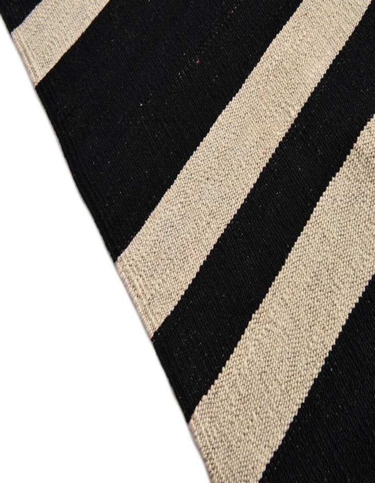 Detail image of 4' 10 x 6' 9  Hand Woven Kilim Modern Wool Rug