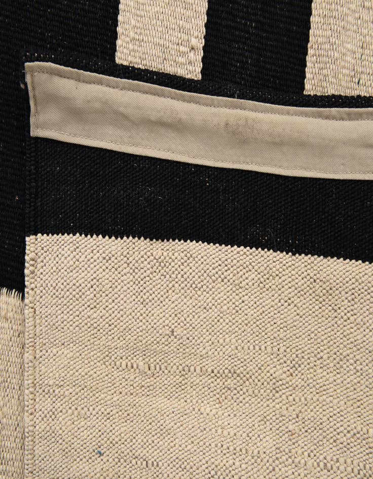 Detail image of 4' 10 x 6' 9  Hand Woven Kilim Modern Wool Rug