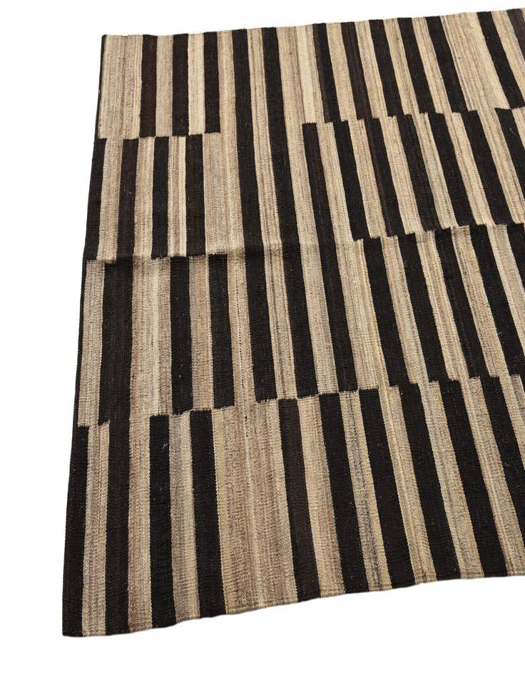 Detail image of 4' 3 x 5' 10  Hand Woven Kilim Modern Wool Rug