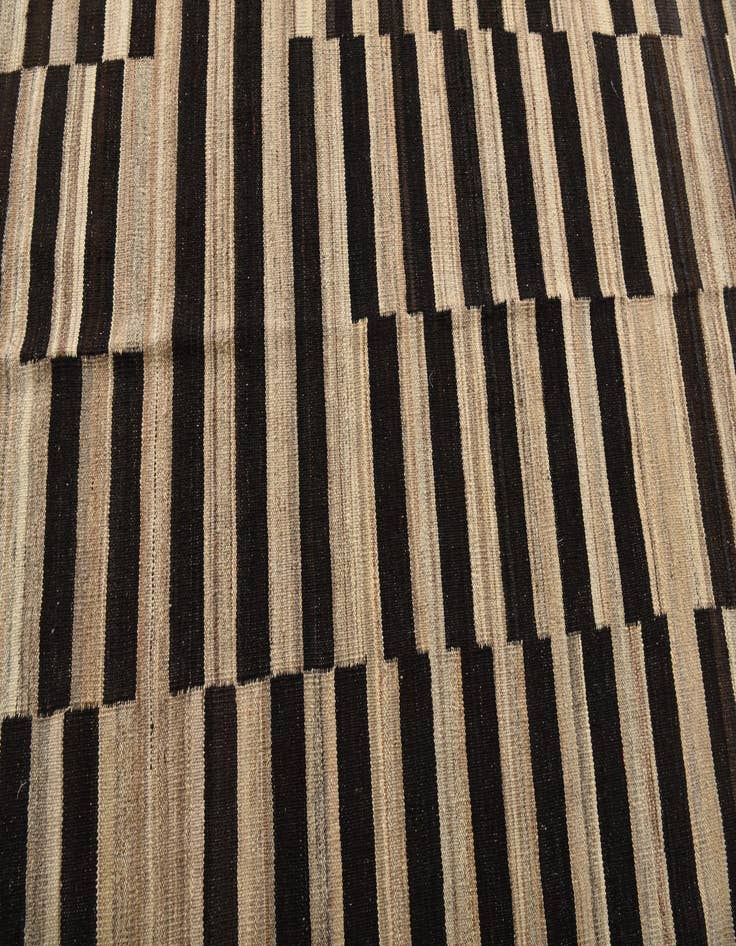 Detail image of 4' 3 x 5' 10  Hand Woven Kilim Modern Wool Rug