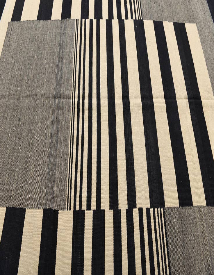 Detail image of 6' 10 x 9' 6  Hand Woven Kilim Modern Wool Rug