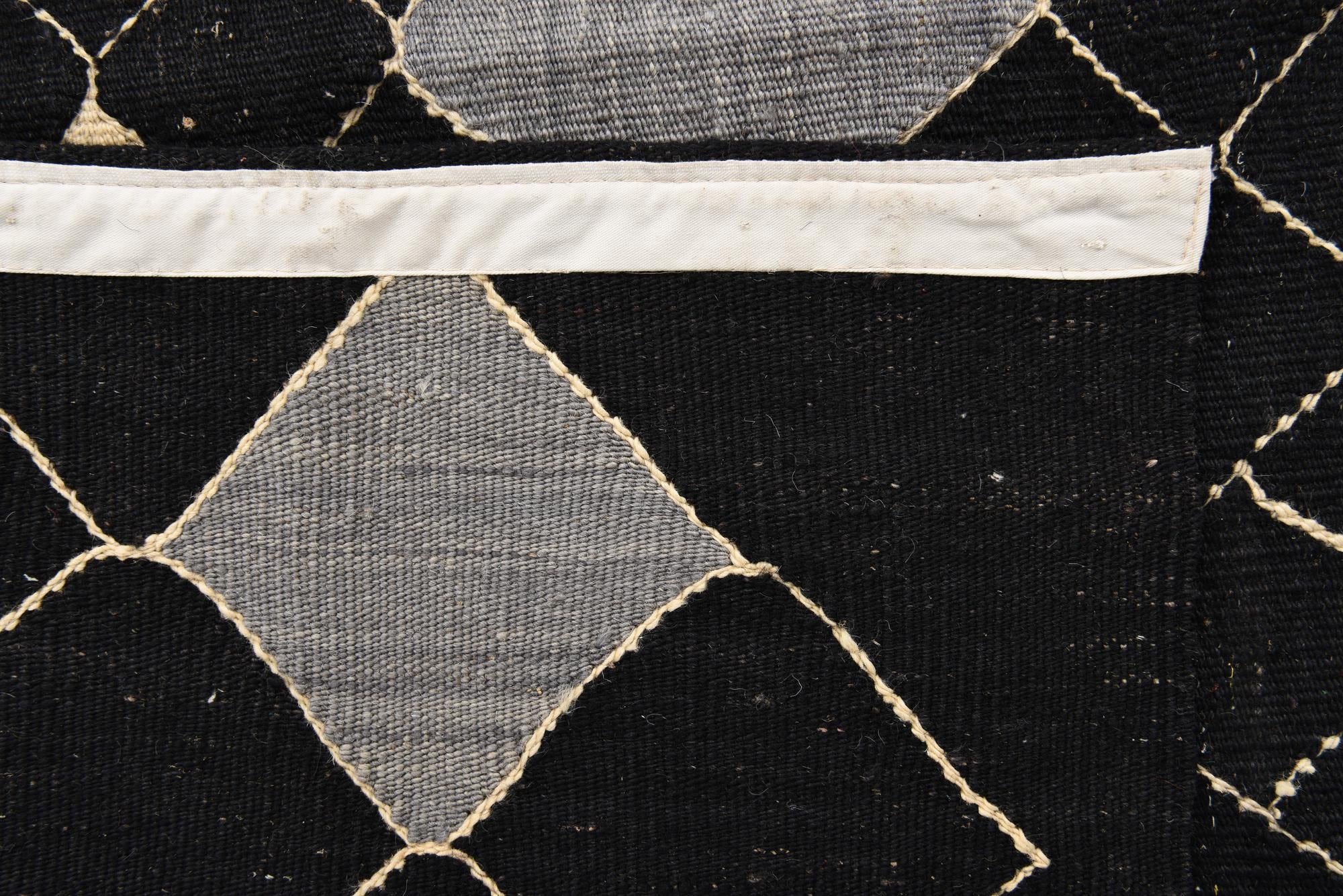 5' 1 x 6' 6 Hand Woven Kilim Modern Wool Rug