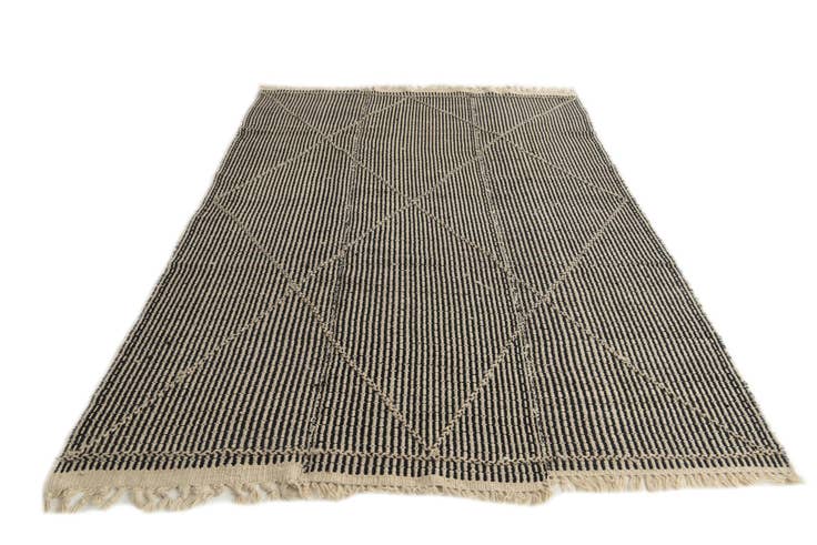 Detail image of 5' 6 x 8' 8 Hand Woven Kilim Modern Wool Rug