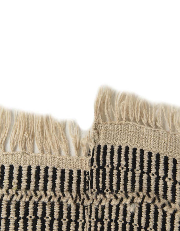 Detail image of 5' 6 x 8' 8  Hand Woven Kilim Modern Wool Rug