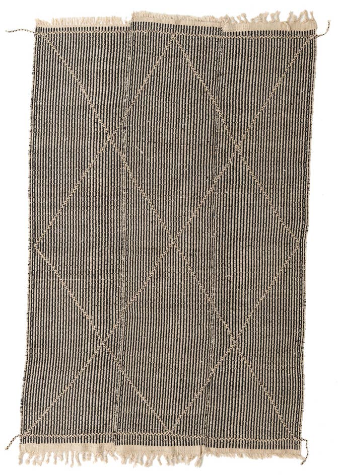 Detail image of 5' 6 x 8' 8 Hand Woven Kilim Modern Wool Rug